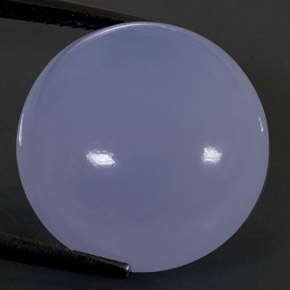 17.75カラットの天然ラベンダーブルーカルセドニー（16.20 mm・透明）