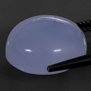 17.75カラットの天然ラベンダーブルーカルセドニー（16.20 mm・透明）
