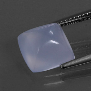 3.17カラットの天然ラベンダーブルーカルセドニー（8.9×8.8 mm・透明）