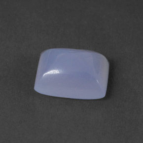 1.69カラットの天然ラベンダーブルーカルセドニー（8.2×6.3 mm・透明）