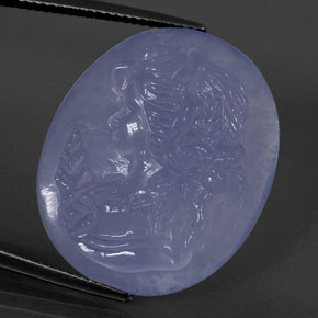 27.59カラットの天然ラベンダーブルーカルセドニー（26.3×21.8 mm・透明）