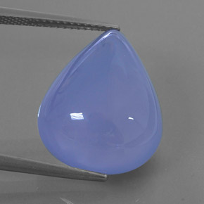 16.70カラットの天然ラベンダーブルーカルセドニー（18.7×15.3 mm・透明）