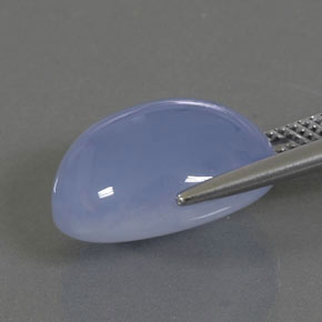 10.84カラットの天然ラベンダーブルーカルセドニー（15.4×11.8 mm・透明）