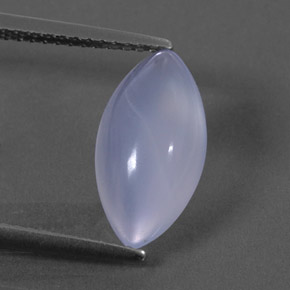 2.88カラットの天然ラベンダーブルーカルセドニー（13.9×7.3 mm・透明）