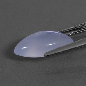 2.88カラットの天然ラベンダーブルーカルセドニー（13.9×7.3 mm・透明）