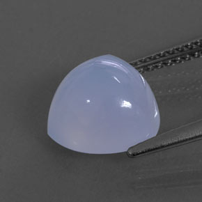 3.86カラットの天然ラベンダーブルーカルセドニー（9.9×9.7 mm・透明）