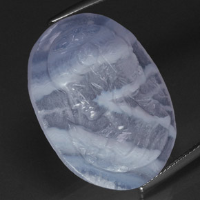 24.09カラットの天然ラベンダーブルーカルセドニー（27.3×20.6 mm・透明）