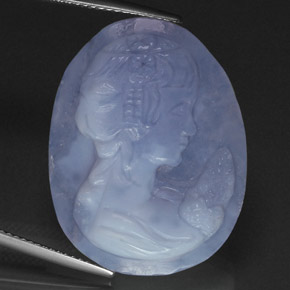 28.00カラットの天然ラベンダーブルーカルセドニー（28.1×21.6 mm・透明）
