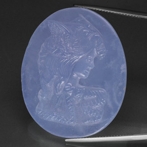 53.37カラットの天然ラベンダーブルーカルセドニー（37.8×31 mm・透明）
