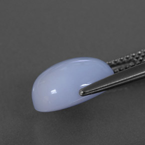 3.97カラットの天然ラベンダーブルーカルセドニー（11.2×9.1 mm・オーバルカット）