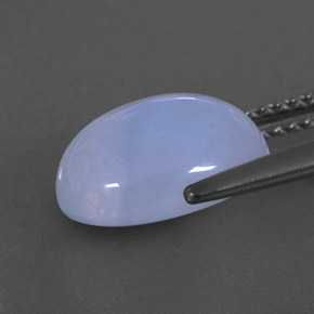 3.84カラットの天然ラベンダーブルーカルセドニー（11.1×8.8 mm・透明）