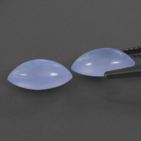 カラットの天然ラベンダーブルーカルセドニー（11.1×5.8 mm・透明）