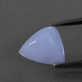3.38カラットの天然ラベンダーブルーカルセドニー（10.1×9 mm・透明）