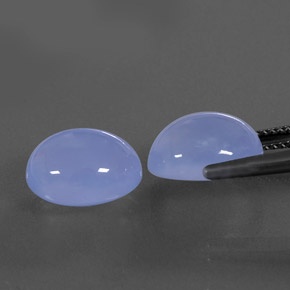 カラットの天然ラベンダーブルーカルセドニー（11.9×9.8 mm・透明）