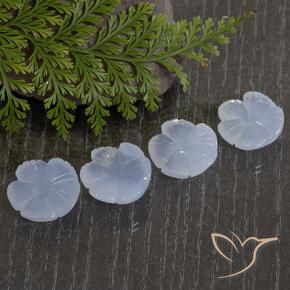 Shop natural 34.74ct 薄いパープルがかったブルー カルセドニー gems, フラワーカット, from ブラジル at GemSelect. In stock, global shipping!