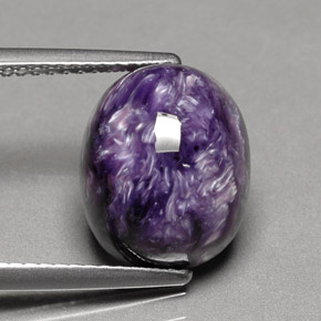 5.68カラットの天然バイオレットチャロアイト（12.2×10 mm・オーバルカット）