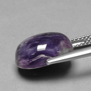 4.98カラットの天然バイオレットチャロアイト（12.2×9.4 mm・オーバルカット）