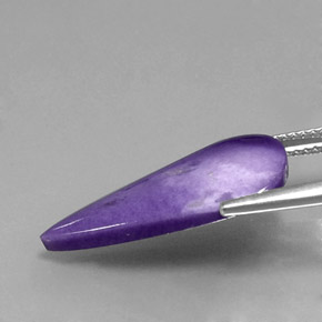 5.81カラットの天然すみれ色チャロアイト、洋梨の形、オペーク