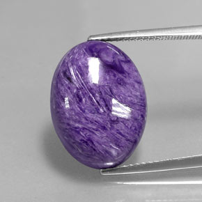 11.80カラットの天然バイオレットチャロアイト（17.9×13.2 mm・オーバルカット）