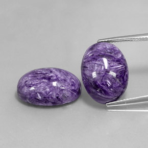 カラットの天然バイオレットチャロアイト（18.1×13 mm・オーバルカット）