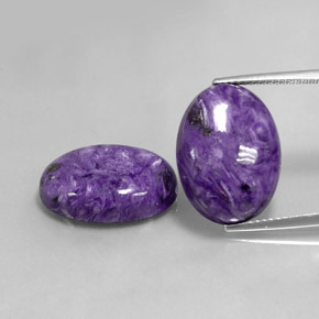 カラットの天然バイオレットチャロアイト（18.1×13.4 mm・オーバルカット）