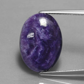 7.75カラットの天然バイオレットチャロアイト（18×13 mm・オーバルカット）
