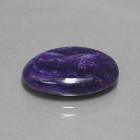 7.75カラットの天然バイオレットチャロアイト（18×13 mm・オーバルカット）
