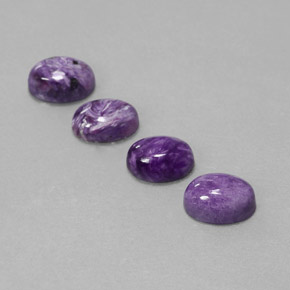 カラットの天然バイオレットチャロアイト（7.8×5.7 mm・オーバルカット）