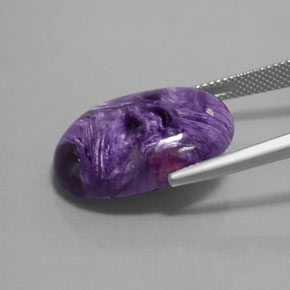 17.94カラットの天然バイオレットチャロアイト、オーバルカット、オペーク
