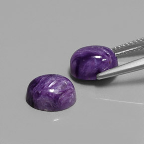 カラットの天然バイオレットチャロアイト（9.2×7.1 mm・オーバルカット）