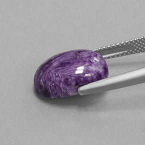 5.50カラットの天然バイオレットチャロアイト（13.9×10.1 mm・オーバルカット）
