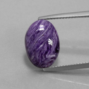 5.59カラットの天然バイオレットチャロアイト（14.2×10.2 mm・オーバルカット）