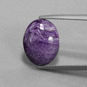 4.89カラットの天然バイオレットチャロアイト（14×11 mm・オーバルカット）
