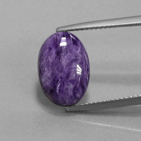 4.77カラットの天然バイオレットチャロアイト（13.8×9.7 mm・オーバルカット）
