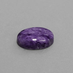 4.77カラットの天然バイオレットチャロアイト（13.8×9.7 mm・オーバルカット）