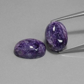 カラットの天然バイオレットチャロアイト（13.6×10 mm・オーバルカット）