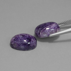 カラットの天然バイオレットチャロアイト（13.6×10 mm・オーバルカット）