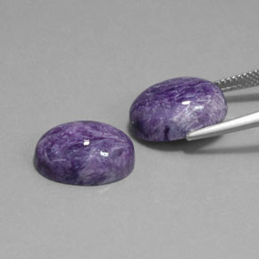 カラットの天然バイオレットチャロアイト（14.3×10.1 mm・オーバルカット）