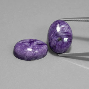 カラットの天然バイオレットチャロアイト（14.1×10.2 mm・オーバルカット）