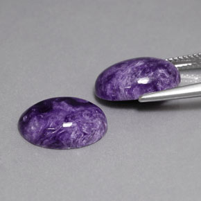 カラットの天然バイオレットチャロアイト（14.1×10.3 mm・オーバルカット）