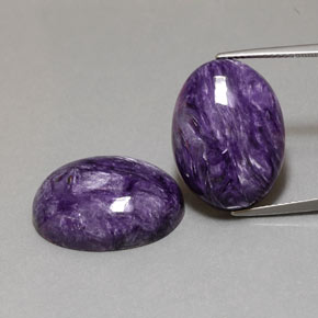 カラットの天然バイオレットチャロアイト（20.2×15.2 mm・オーバルカット）