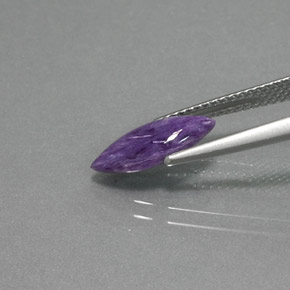 1.32カラットの天然バイオレットチャロアイト、マーキーズ、オペーク