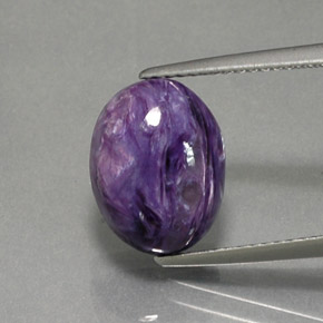4.70カラットの天然バイオレットチャロアイト（12.3×9.4 mm・オーバルカット）