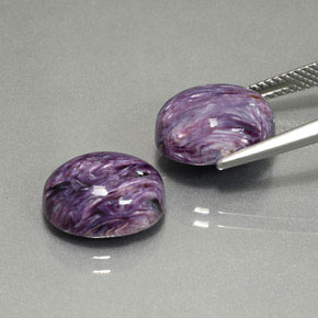 カラットの天然バイオレットチャロアイト（12.3×10.3 mm・オーバルカット）