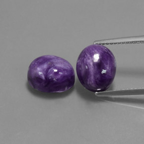カラットの天然バイオレットチャロアイト（10.1×8.3 mm・オーバルカット）