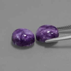 カラットの天然バイオレットチャロアイト（10.1×8.3 mm・オーバルカット）