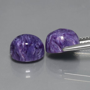 カラットの天然バイオレットチャロアイト（9×7.2 mm・オーバルカット）