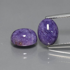 カラットの天然バイオレットチャロアイト（9.1×7.1 mm・オーバルカット）