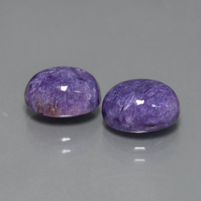 カラットの天然バイオレットチャロアイト（9.1×7.1 mm・オーバルカット）