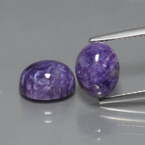 カラットの天然バイオレットチャロアイト（9.2×7 mm・オーバルカット）